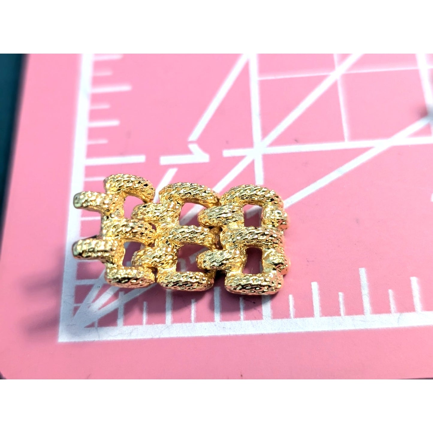 Vintage Textured Panther Link Articulated Gold Tone Pierced Earrings