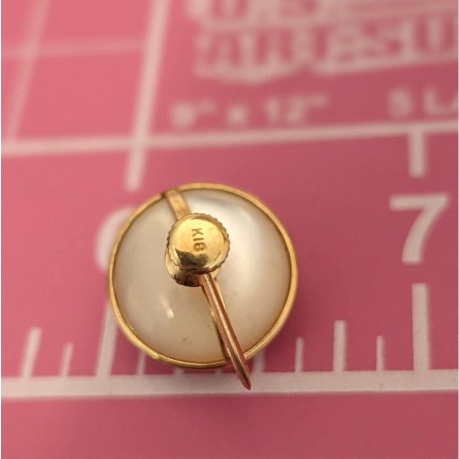 Vintage 18k Yellow Gold 15mm Mabe Pearl Screw Back Timeless Earrings