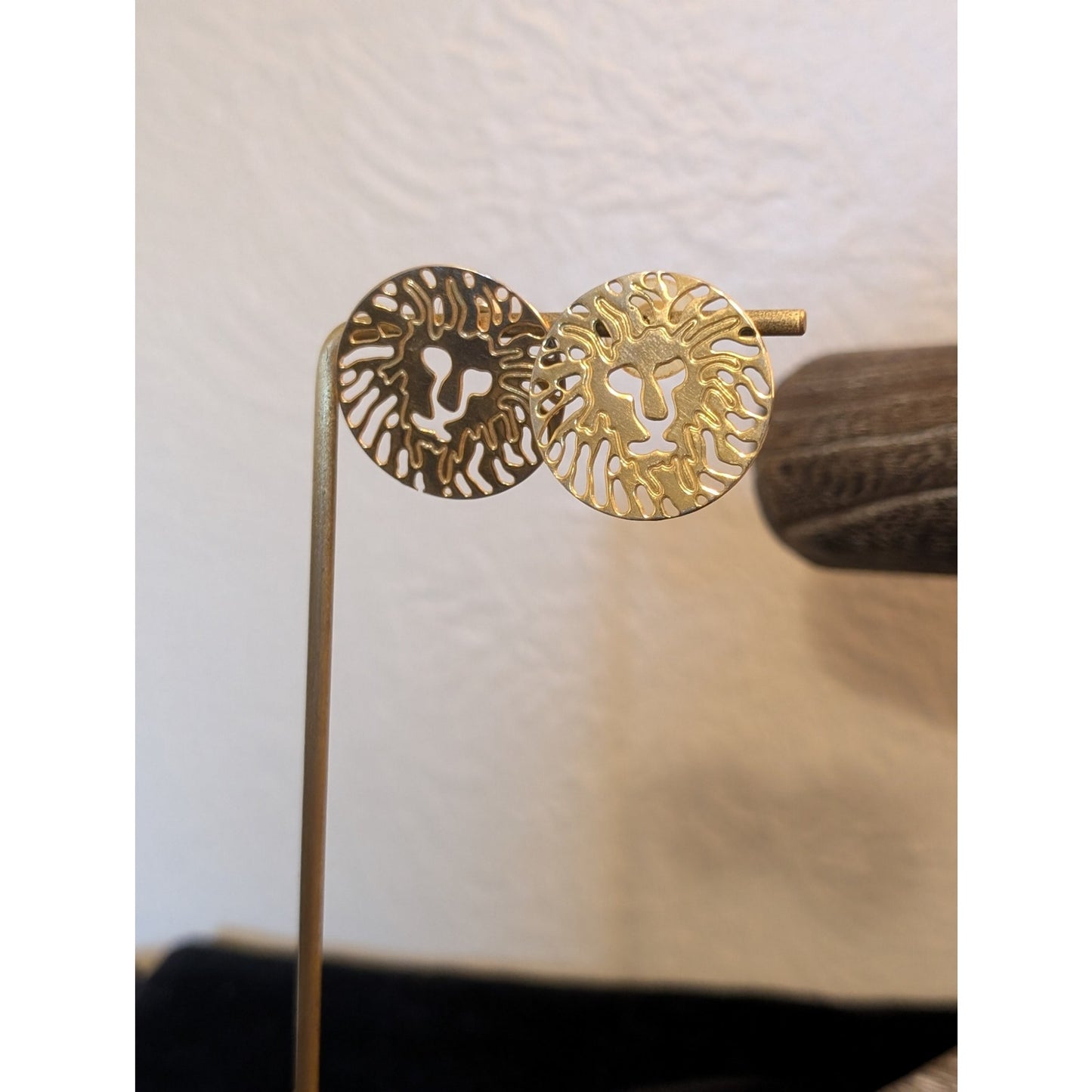 VTG Anne Klein Gold Tone Cut Out Lion Pierced Earrings & Oval Bar Hinge Bracelet