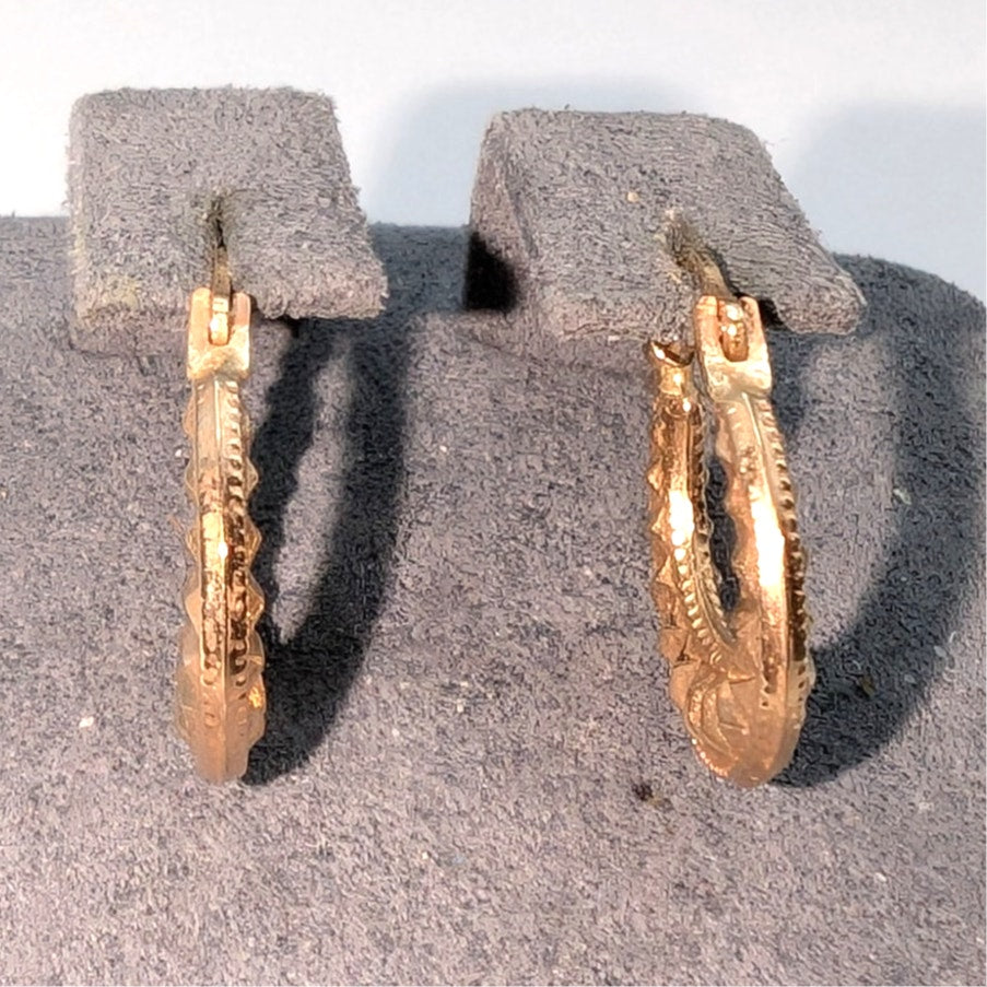 10K Gold Textured Sunburst Design 5/8" Hoop Earrings 0.57g