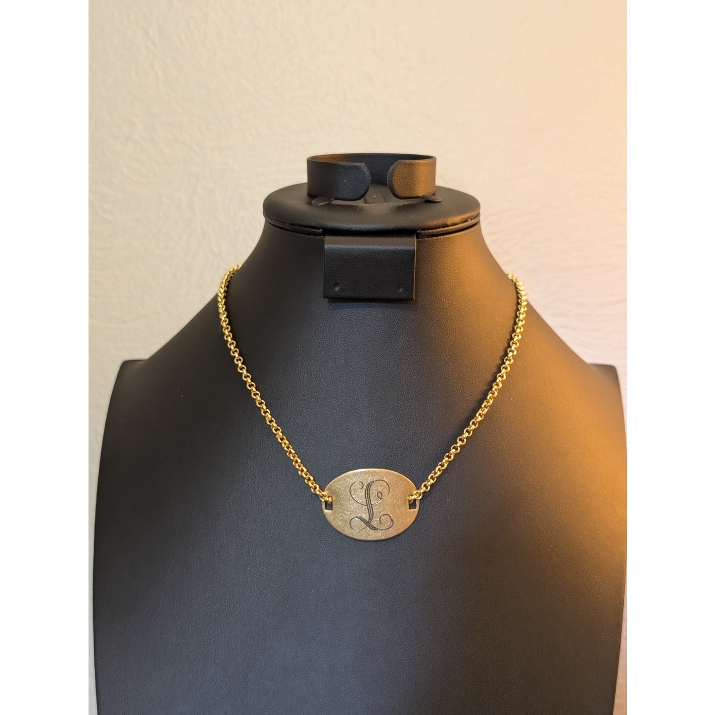 Vintage Oval Monogrammed Script 'L' Gold Tone Chain 17.5" Necklace