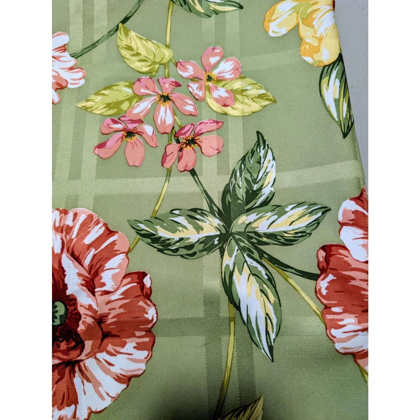 NWOT 60"X84" Rectangular Green Floral Print Table Cloth