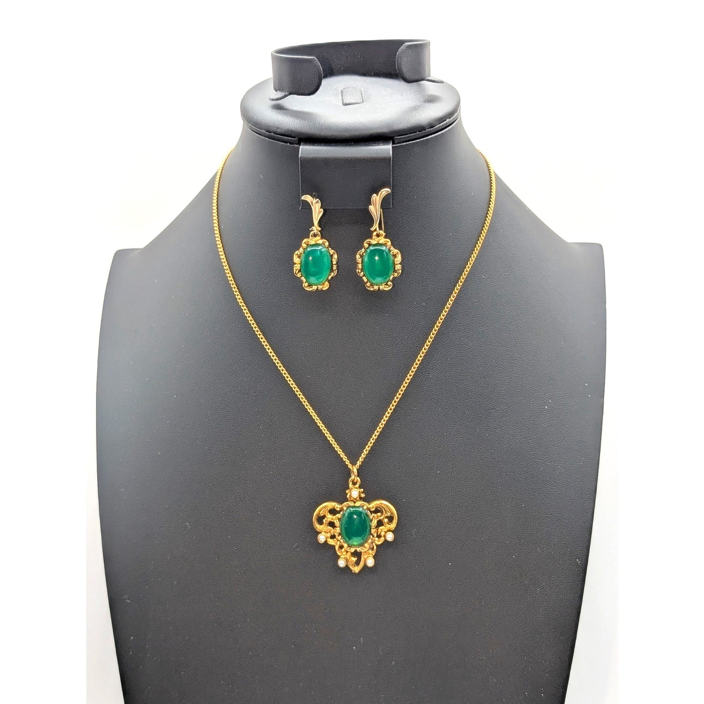 Vtg Signed Made in England Green Glass Faux Pearl Gold Tone Necklace Earring Set