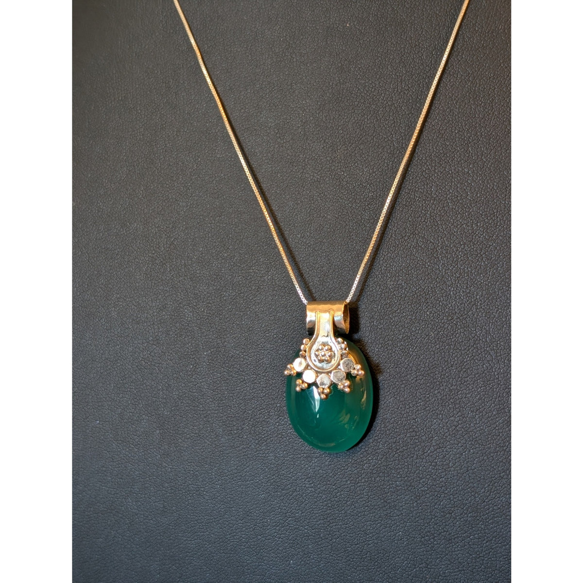Vintage 925 Sterling Green Stone Balinese Pendant on 24" Sterling Box Chain
