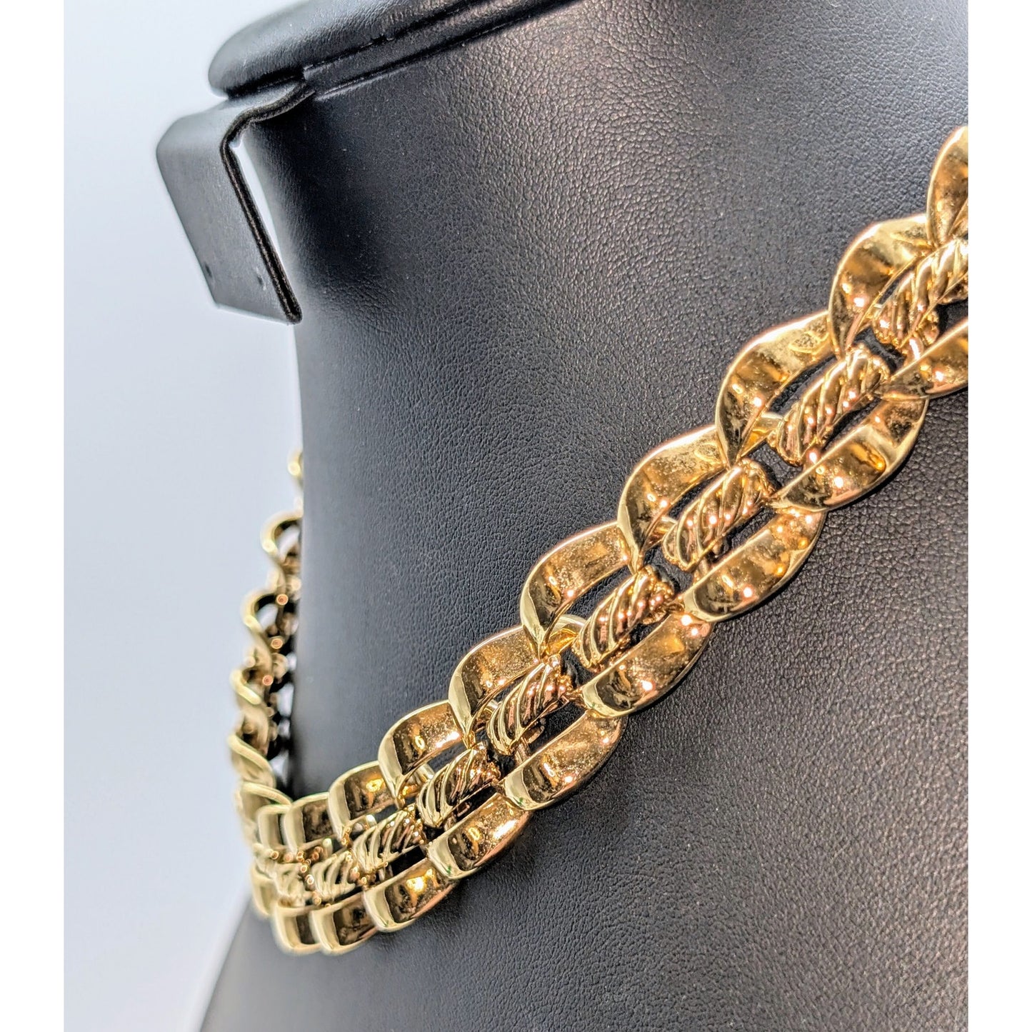 Vintage Signed Trifari Polished Curved Joined By Textured Link Chain Necklace