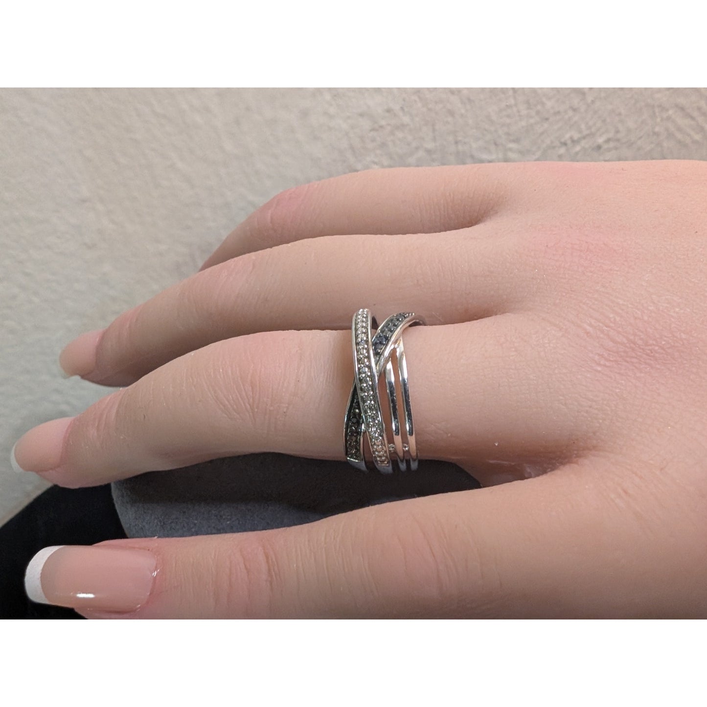 925 Sterling Silver Black & White Diamond Crisscross Ring Size 6.75