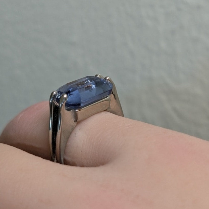 VTG 18 KGE Electroplate East to West Purple Glass Stone Solitaire Ring Size 7.75