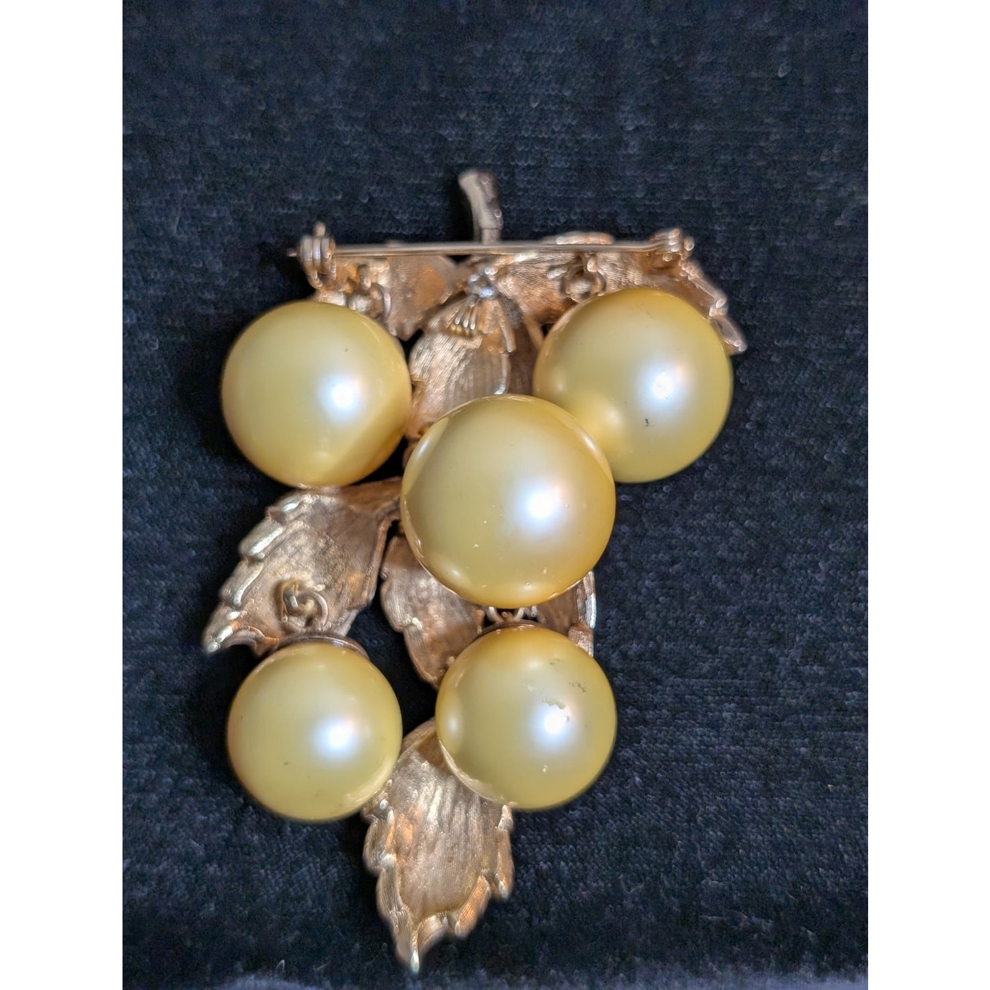 Vintage Rare LISA SCHALLERT Golden Faux Pearl Nouveau Articulated Grapes Brooch