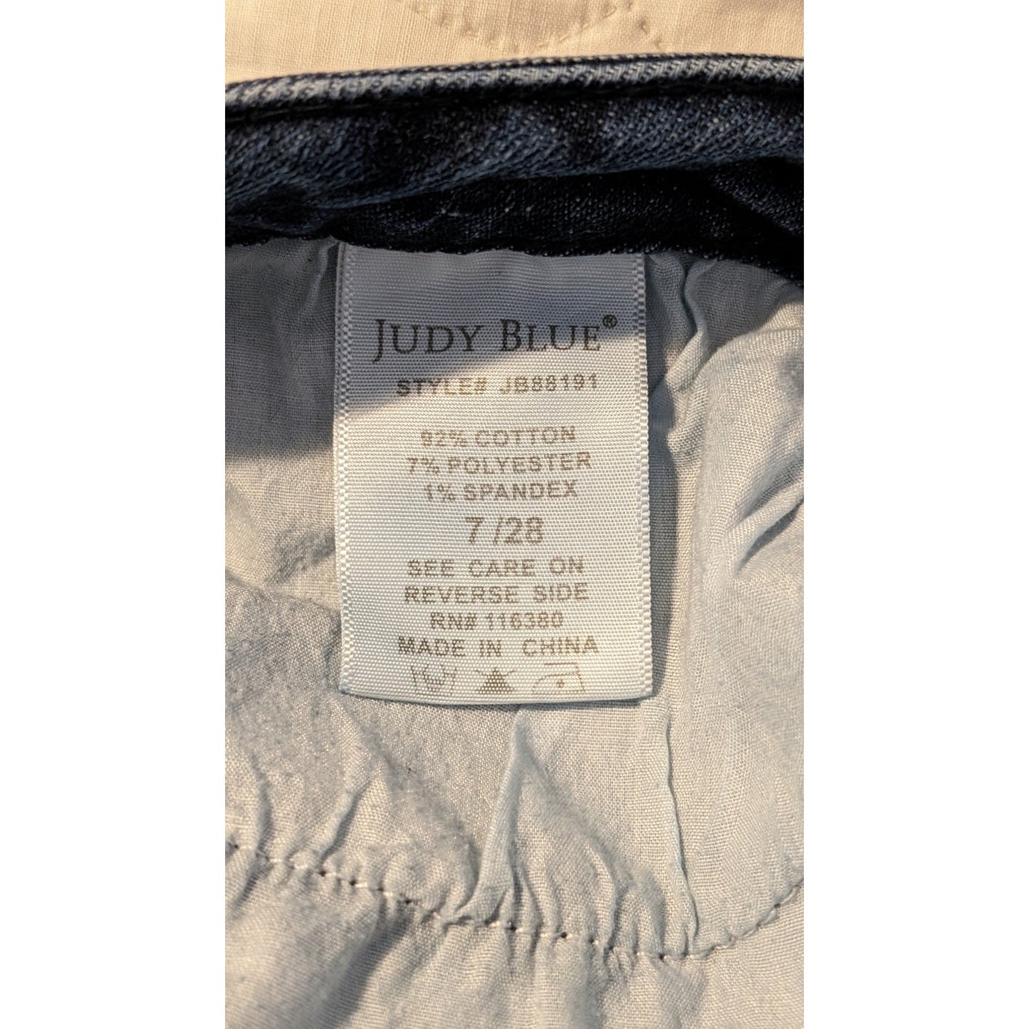 Judy Blue Los Angeles Relaxed Fit Shredded Back Pocket Raw Hem Jean Sz 7/28
