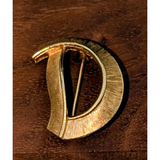 Vintage Crown Trifari Brushed Gold Tone Initial 'D' Brooch
