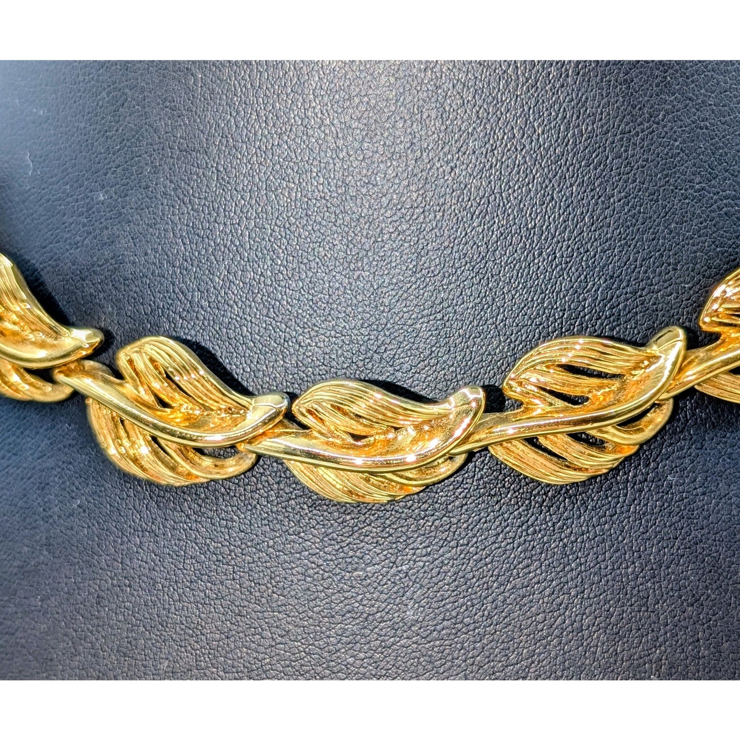 Vintage Napier Signed Gold Tone Leaf Link Fold Over Clasp 16.5" Necklace