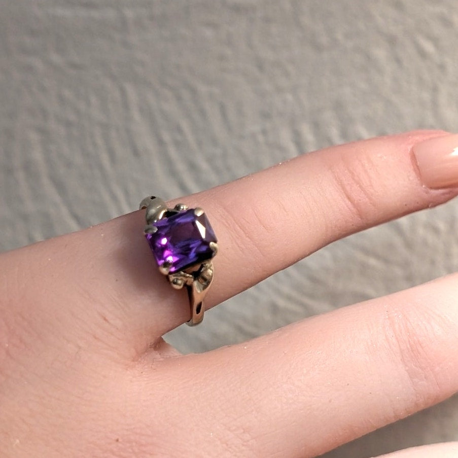 Vintage Dasun 10K Yellow Gold Purple Sapphire Ring Size 5
