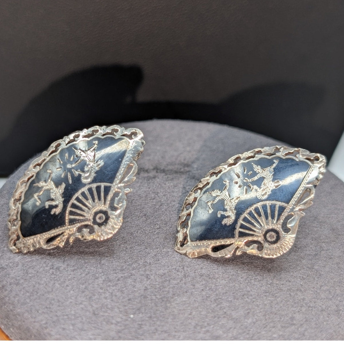 Vintage Siam Niello Sterling Silver Black Enamel Fan Screw Back Earrings