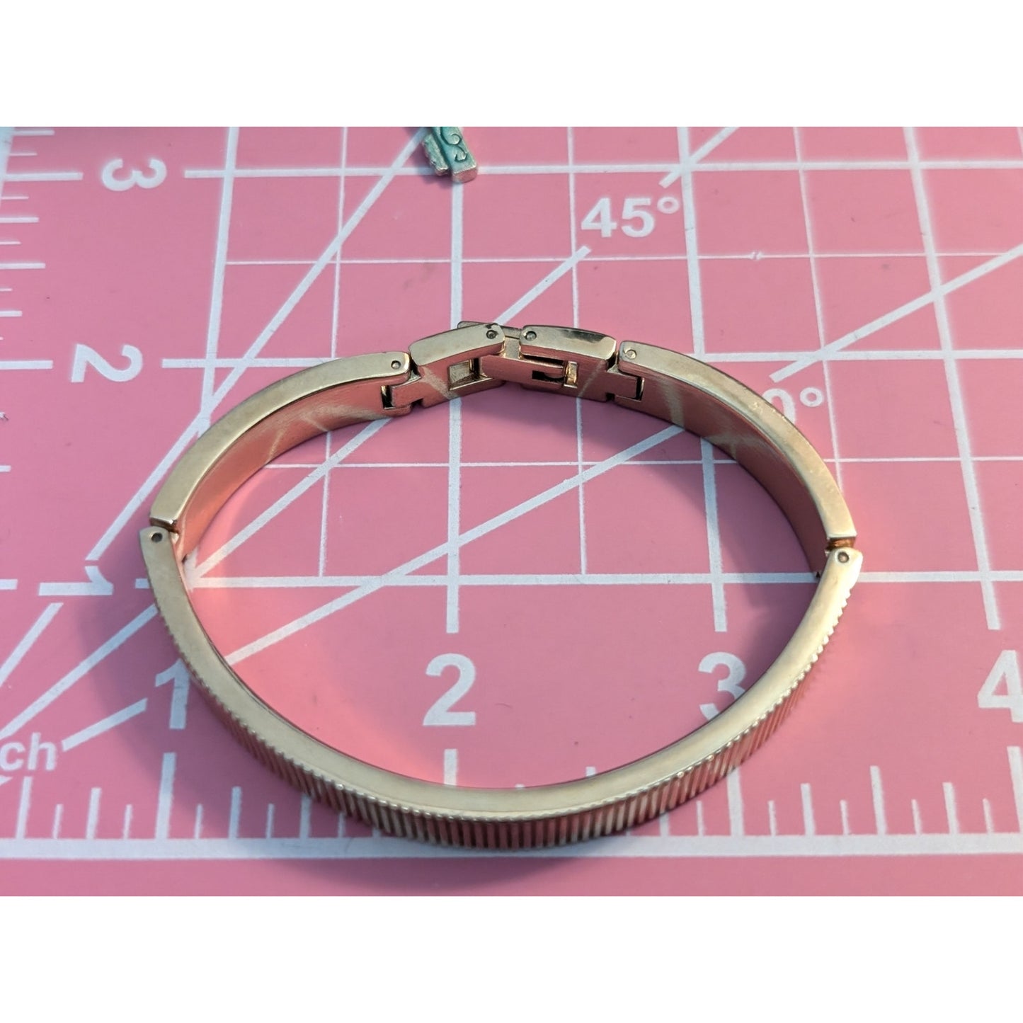 VTG Anne Klein Gold Tone Cut Out Lion Pierced Earrings & Oval Bar Hinge Bracelet