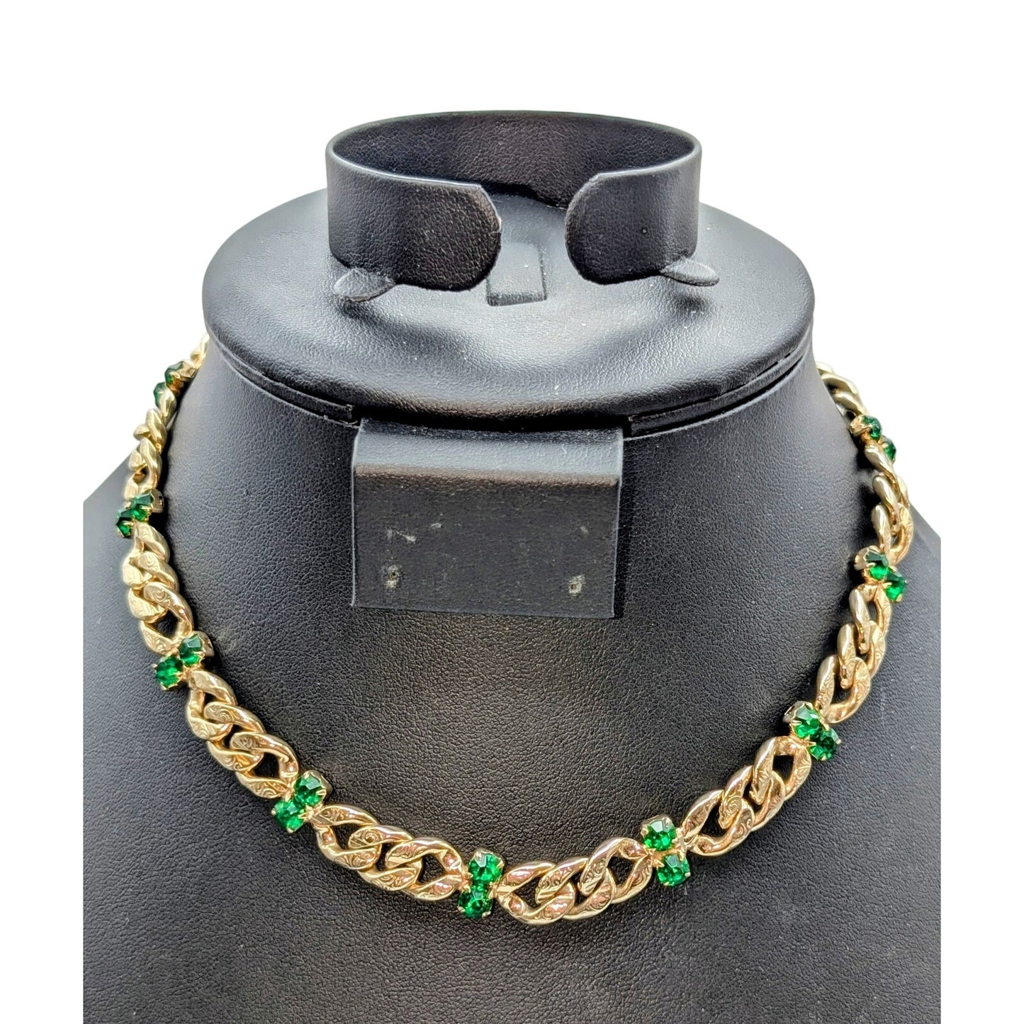 VTG Brookraft Emerald Green Rhinestone Embossed Goldtone Chain Choker Necklace