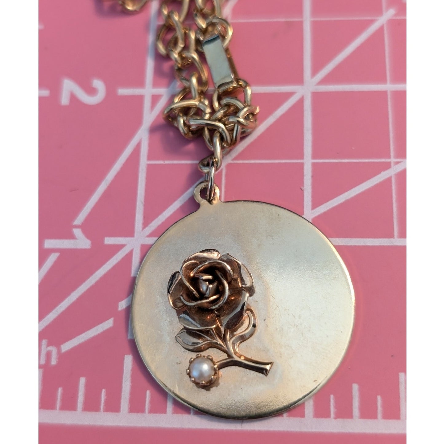 Vintage Gold Tone Chain Link Rose Pearl Charm 7" Bracelet W/ Fold Over Clasp
