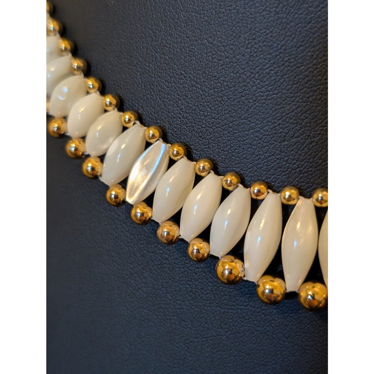 Vintage 18" Elongated MOP & Gold Tone Beaded Necklace Screw Clasp