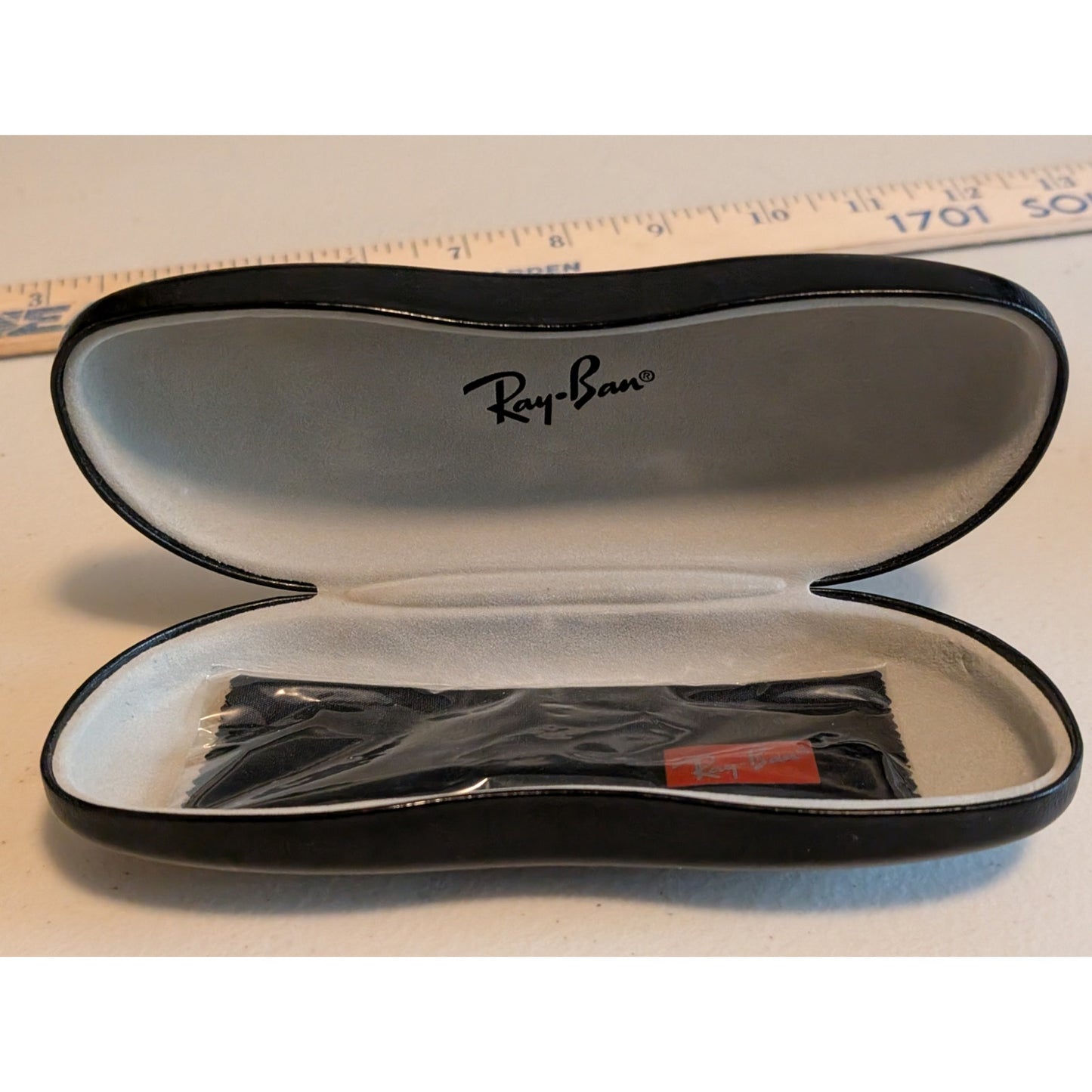 Ray-Ban Black Eyeglass or Sunglass Clamshell Hard Case With Cleaning Cloth