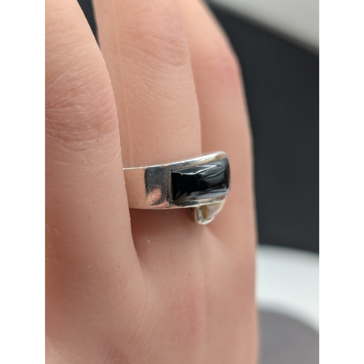 Sterling Silver 925 Mother of Pearl Black Stone Modernist Bypass Ring Size 6.5