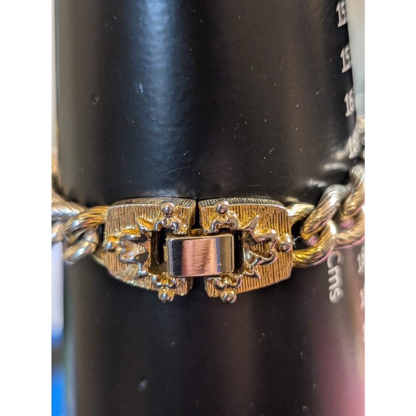 RARE FIND! Vintage Signed Oscar De La Renta Two Tone Chunky Chain Link Bracelet