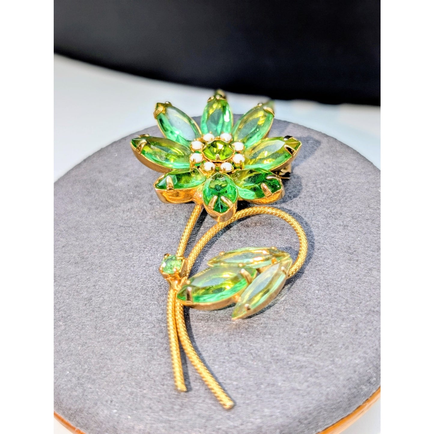 Vintage Unmarked Juliana Navette Apple Green Long Stem Flowers Gold Tone Brooch