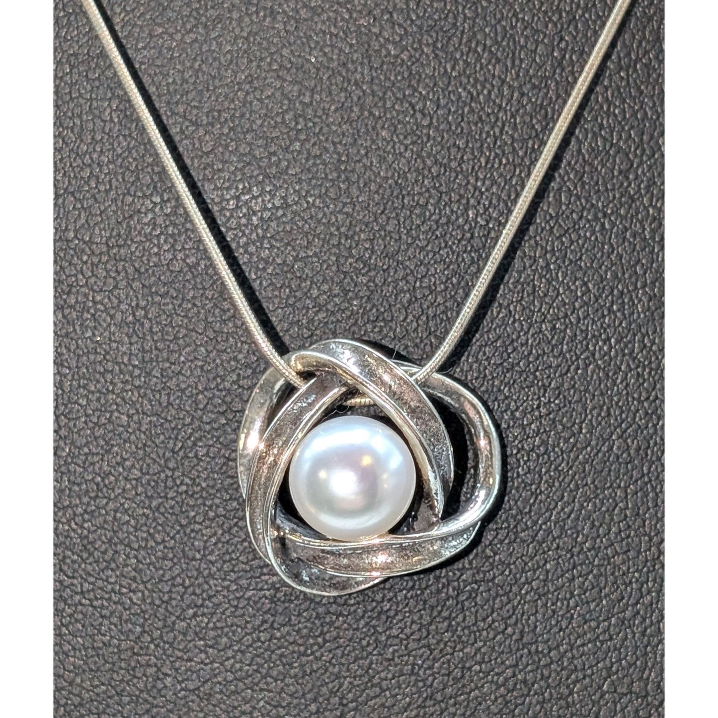 PZ 925 Sterling Made in Israel Pearl Nestled in Sterling Pendant 18" Necklace