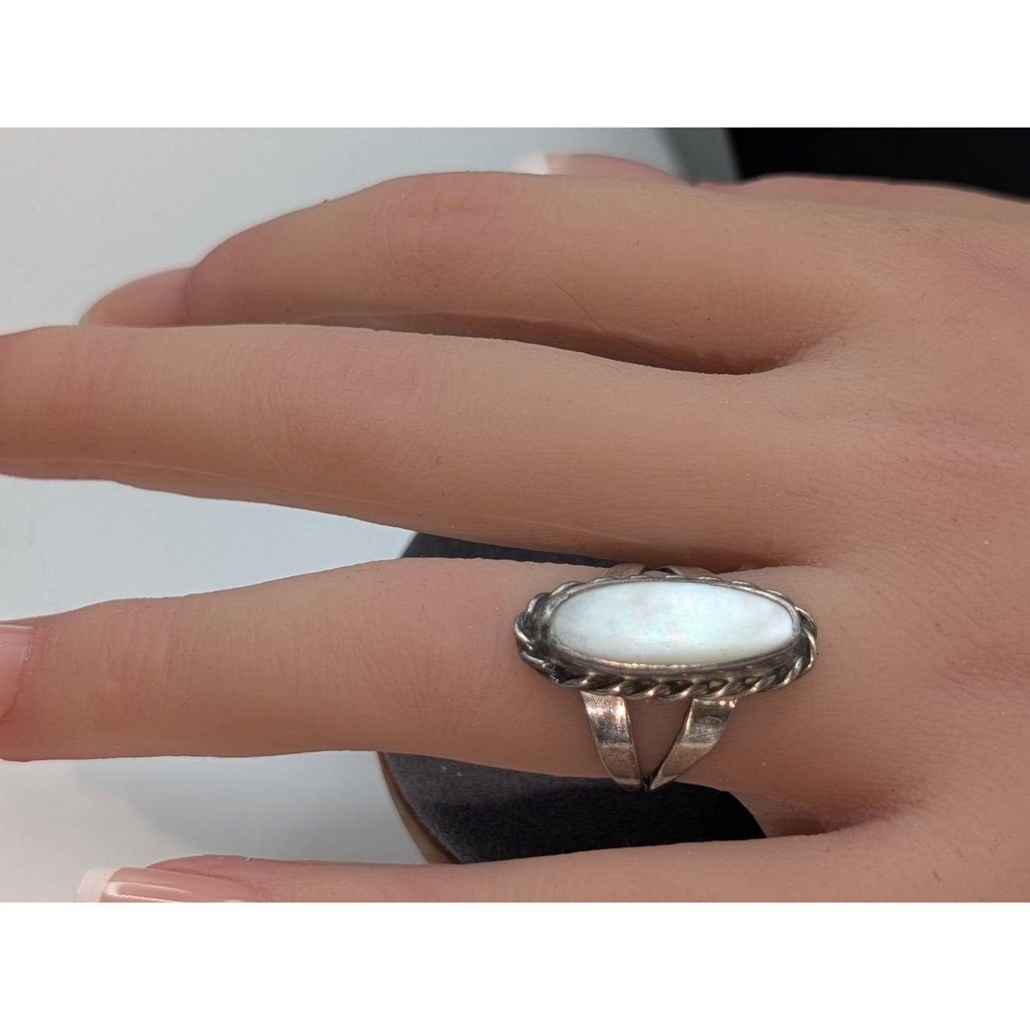Vtg Southwestern Oblong Mother of Pearl Split Shank 925 Sterling Ring Size 5.75