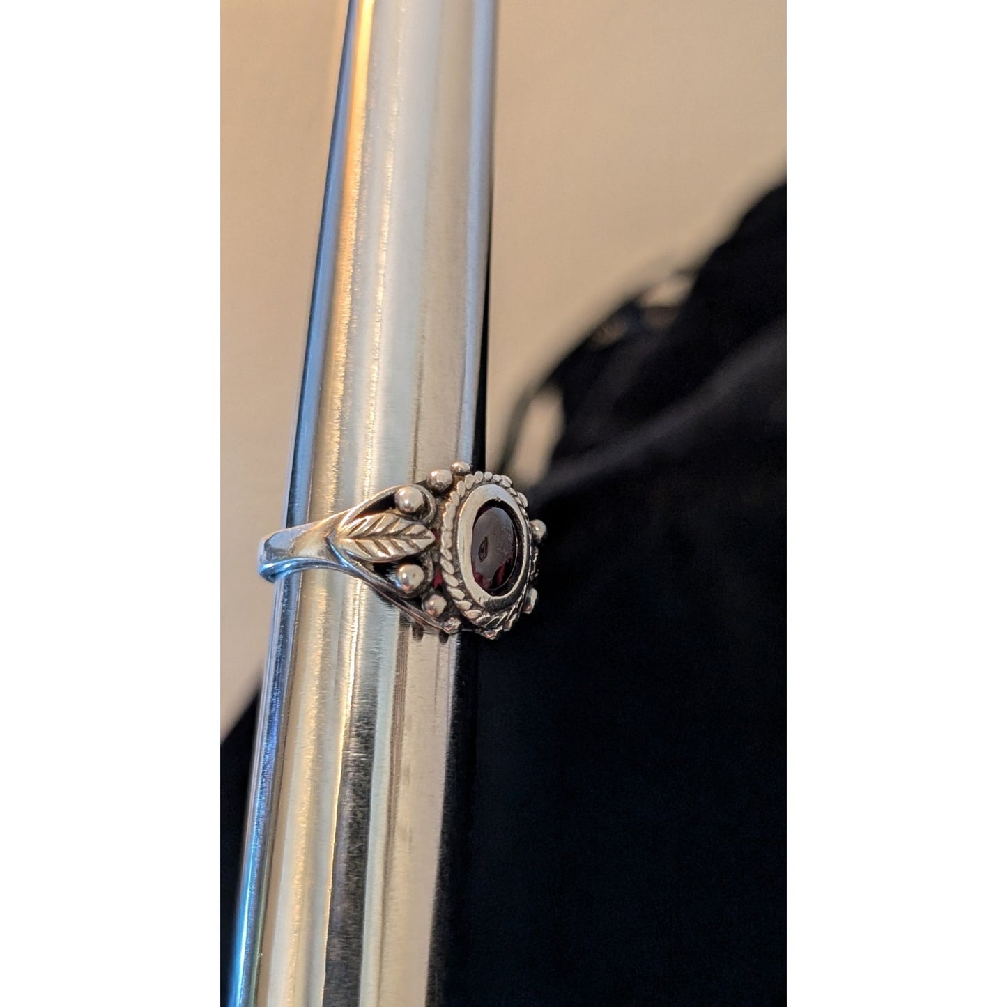 Vintage Bezel Set Garnet W/ Leaf, Bead Ball & Rope Design Sterling Ring Size 5