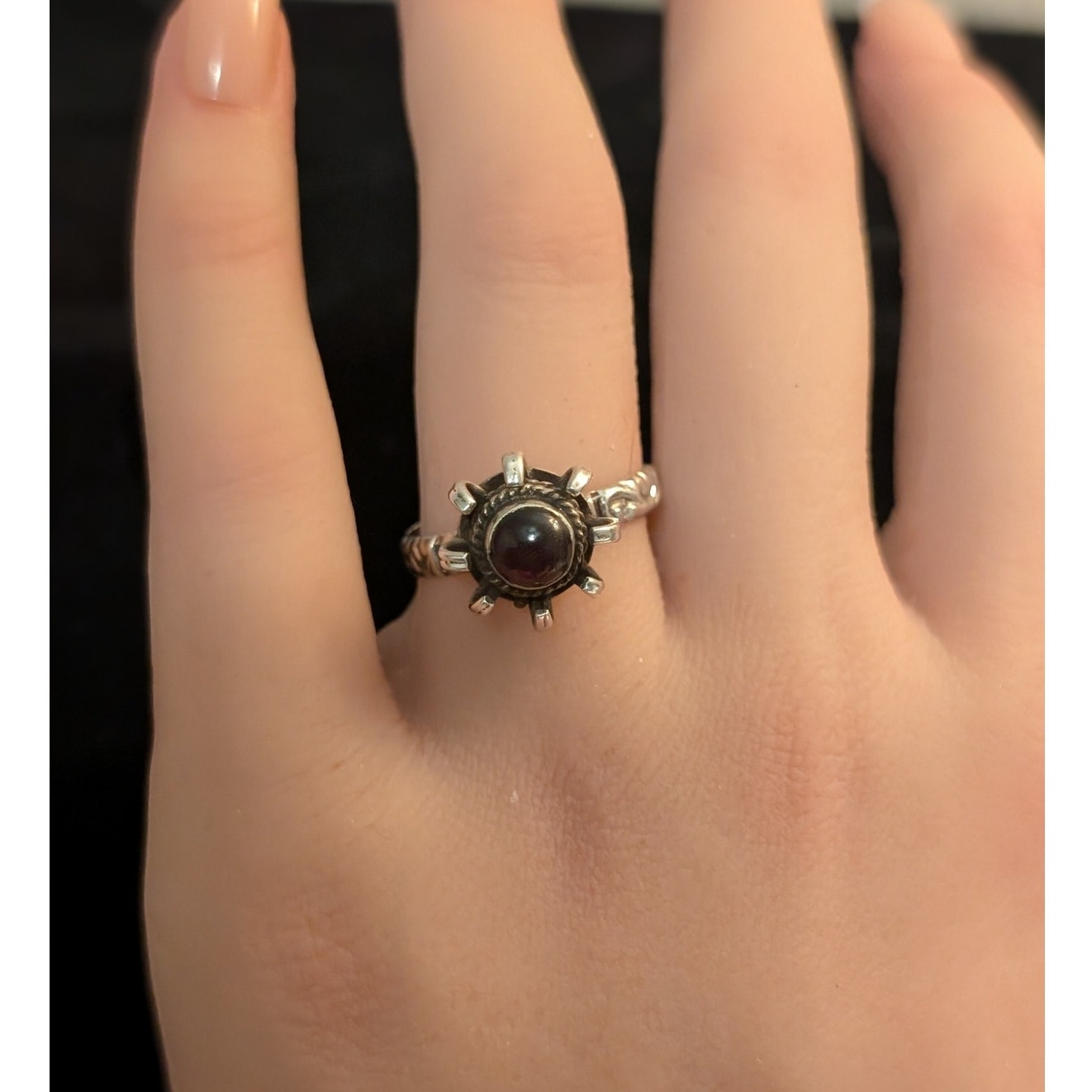 Vintage Unique 'Venus Fly Trap Flower' Garnet Cab Sterling Silver Ring Size 8.25