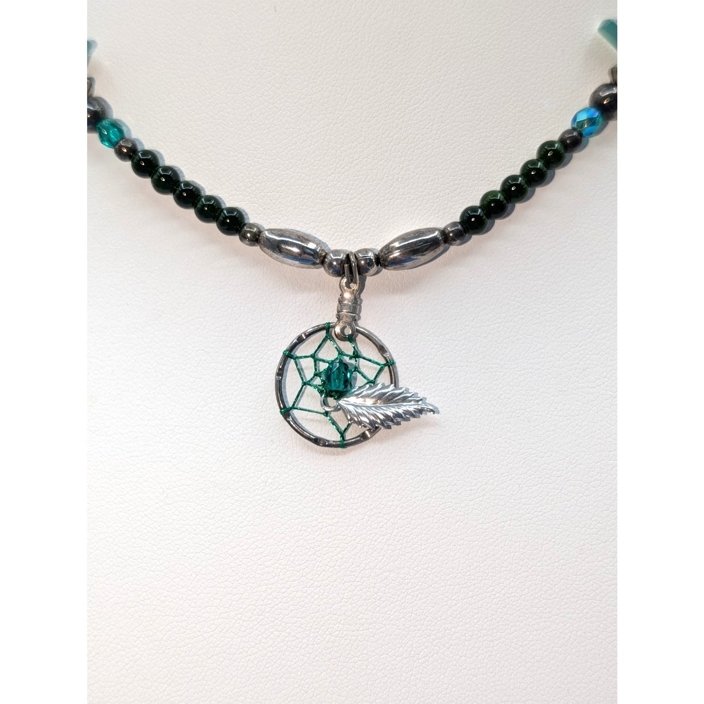 Vtg Liquid Silver Dream Catcher Green Carved Bird Fetish Barrel Clasp Necklace
