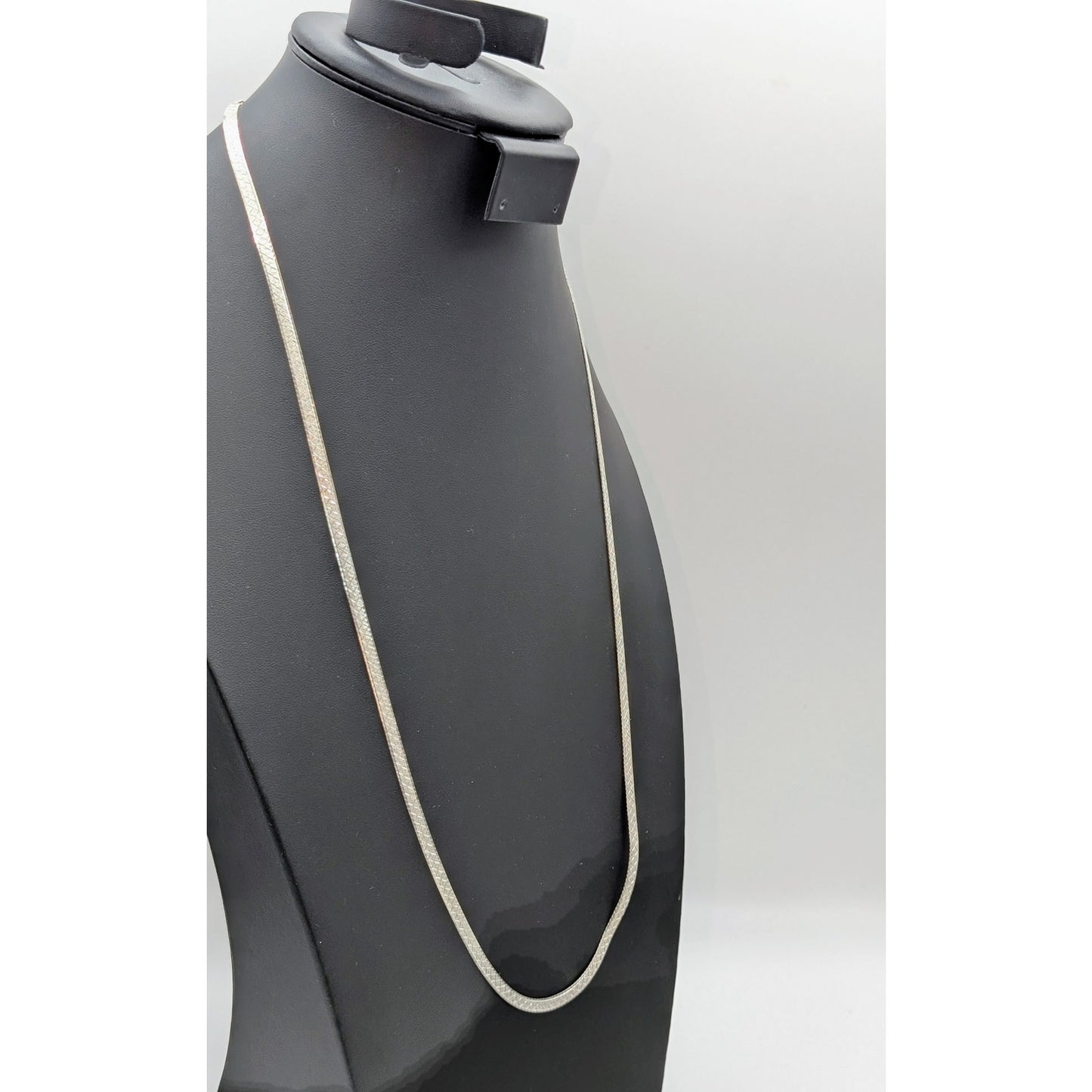 Vintage 30" Diamond Cut Herringbone Chain Necklace