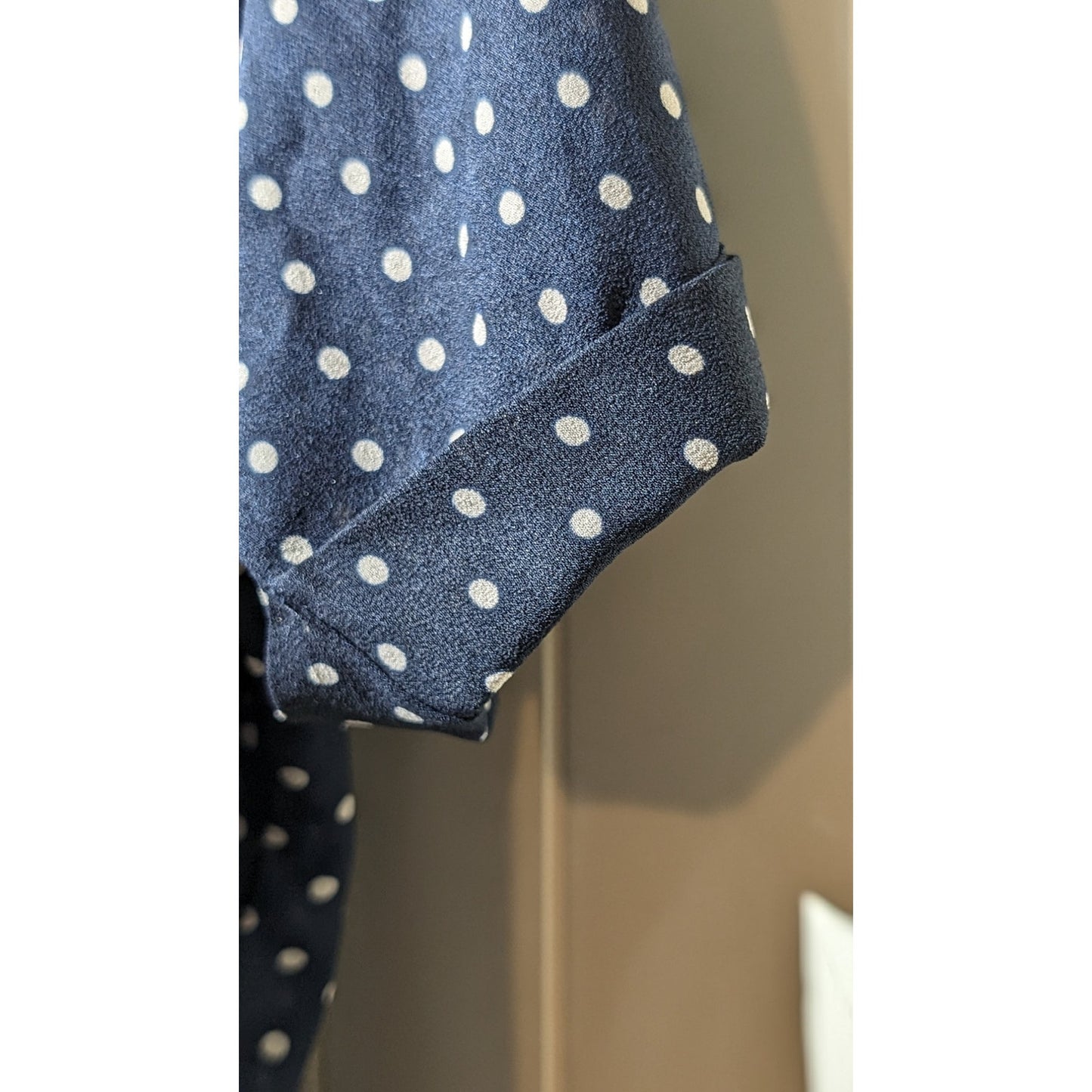 Apt 9 Navy Polka Dot Pleated Button Front V Neck Roll Tab Short Cuff Sleeve Sz L