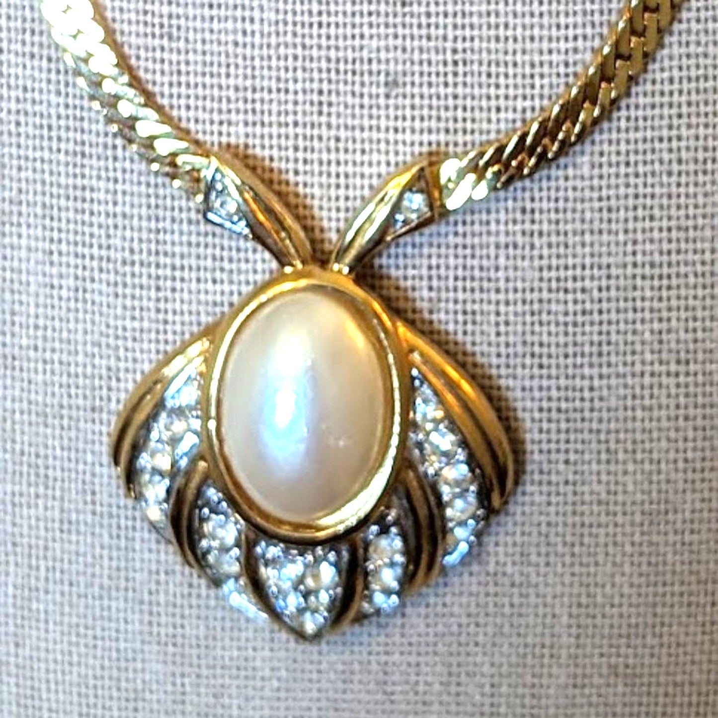 Vtg Gold Tone Chain with Faux Pearl and Rhinestone Pendant and Extender Clasp