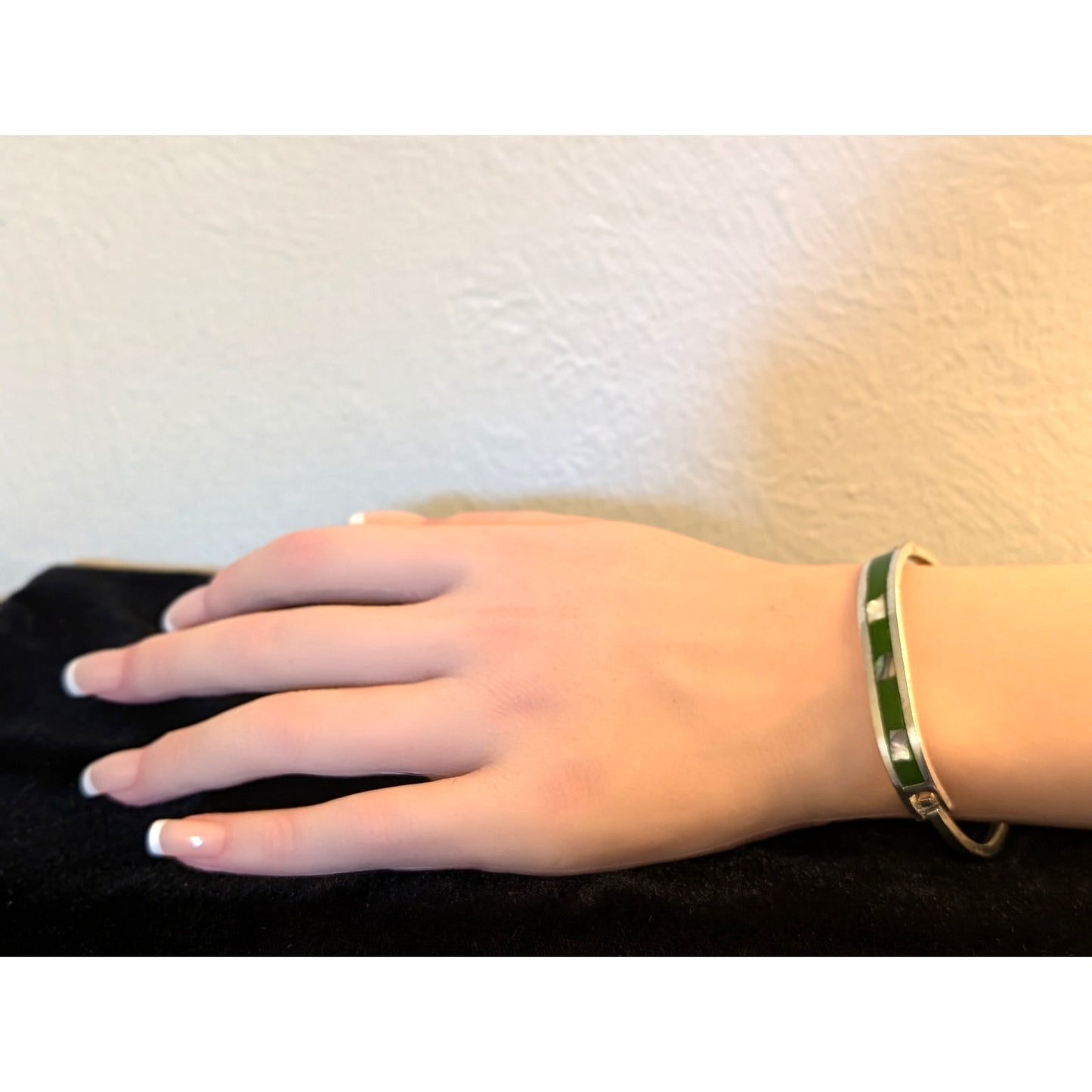 Vtg Mexico 925 Sterling Green Stone Abalone Inlay Tension Clasp Bangle Bracelet
