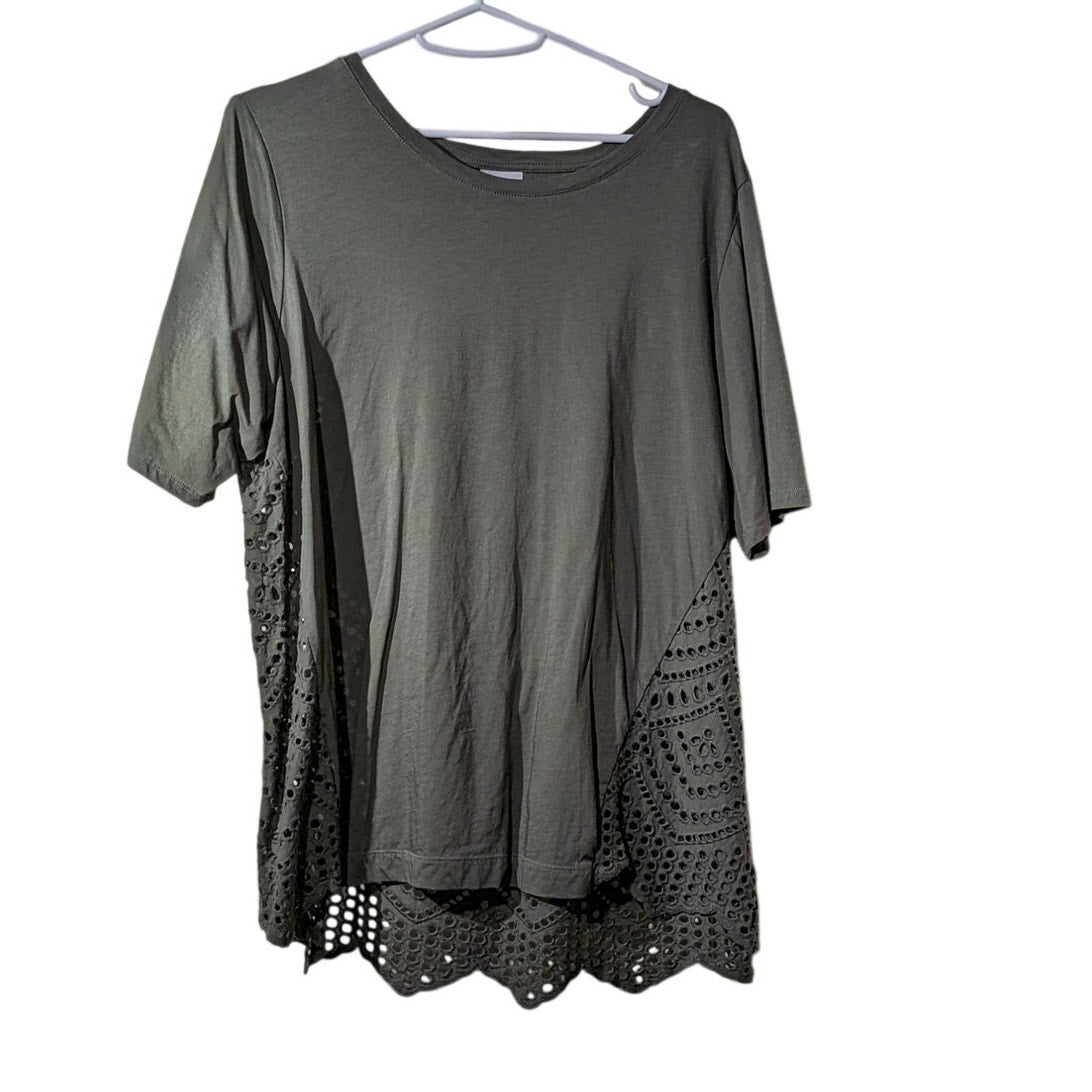 Chico's  Short Sleeve Olive Green Eyelet Side/Back High Low Hem Top Womens Sz 2
