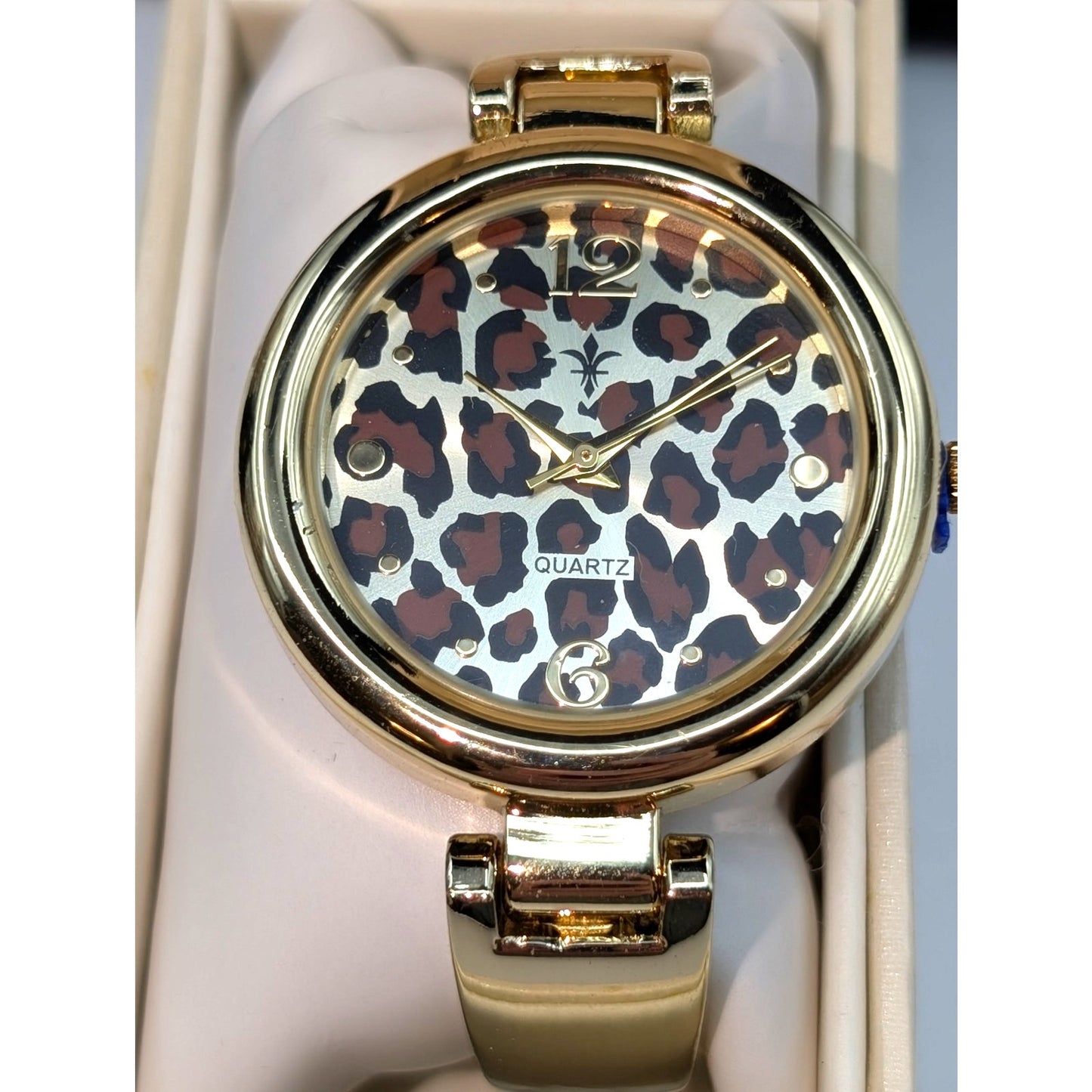 Cato Leopard NWT Hinged Gold Tone Bangle Bracelet Watch