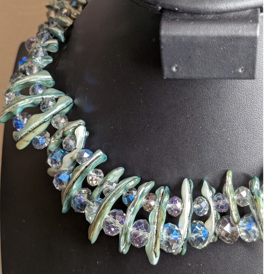 Green Shell AB Faceted Glass Crystal Bead Silver Tone Collar 16"-18" Necklace