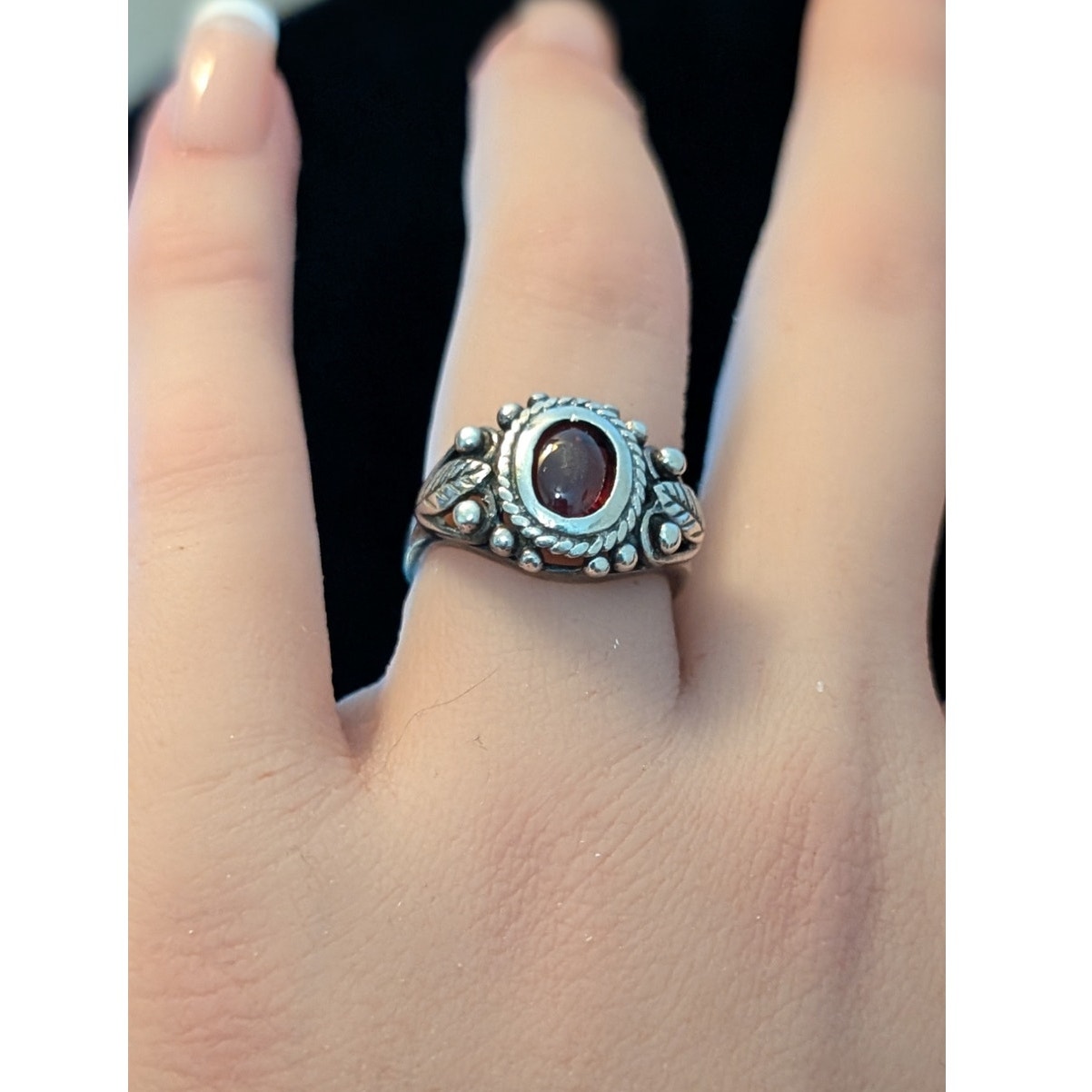 Vintage Bezel Set Garnet W/ Leaf, Bead Ball & Rope Design Sterling Ring Size 5