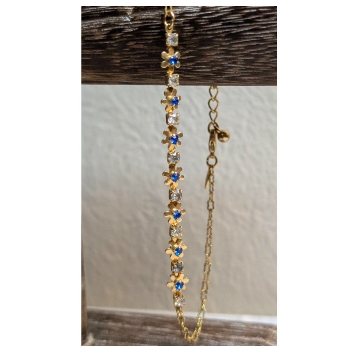 VTG Avon Delicate Blue Clear Crystal Floral Gold Tone Adjustable Ankle Bracelet