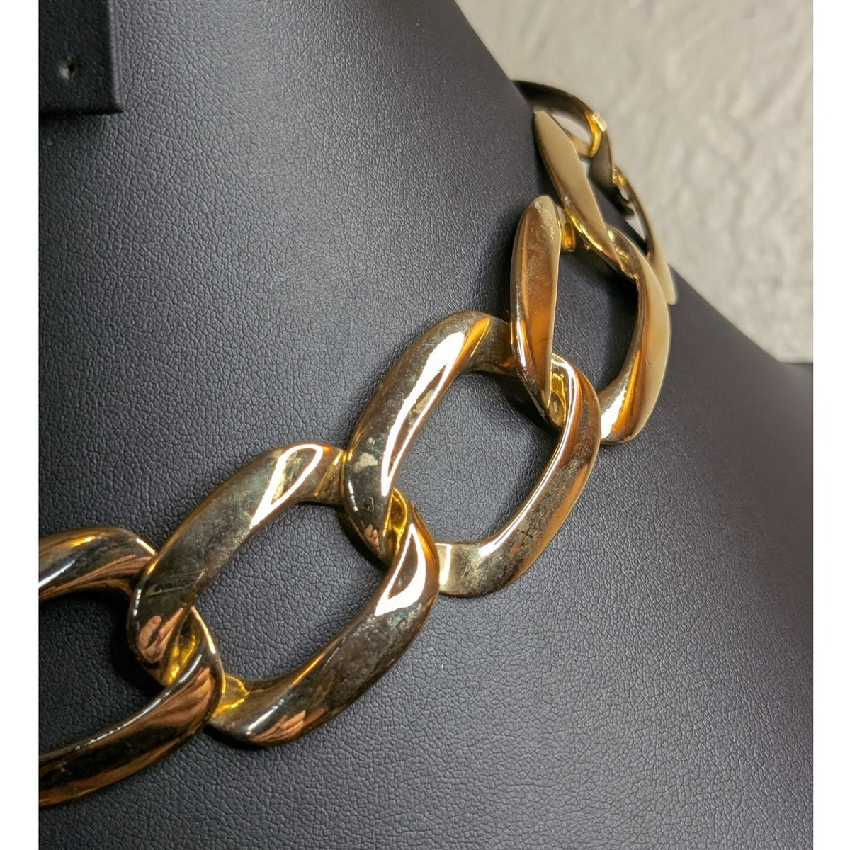 Vintage 1960s High Polished Gold Tone Flat Fit Chunky Chain Link Necklace