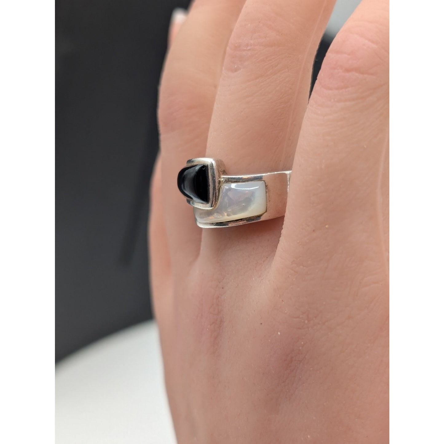Sterling Silver 925 Mother of Pearl Black Stone Modernist Bypass Ring Size 6.5