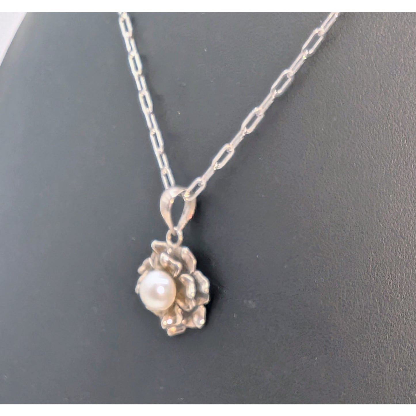 Vintage 925 Sterling Silver Floral Center Pearl Pendant 18"-20" Chain Necklace