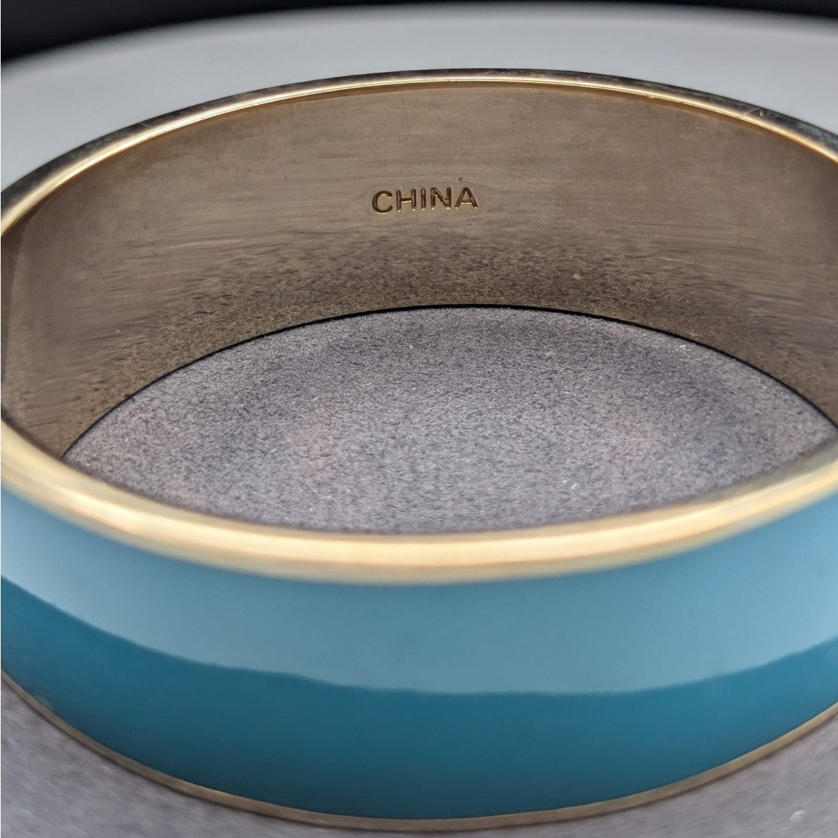 Vtg Signed Aqua Gold Tone 'B' Letter Initial Hinged Clamper Oval Bangle Bracelet