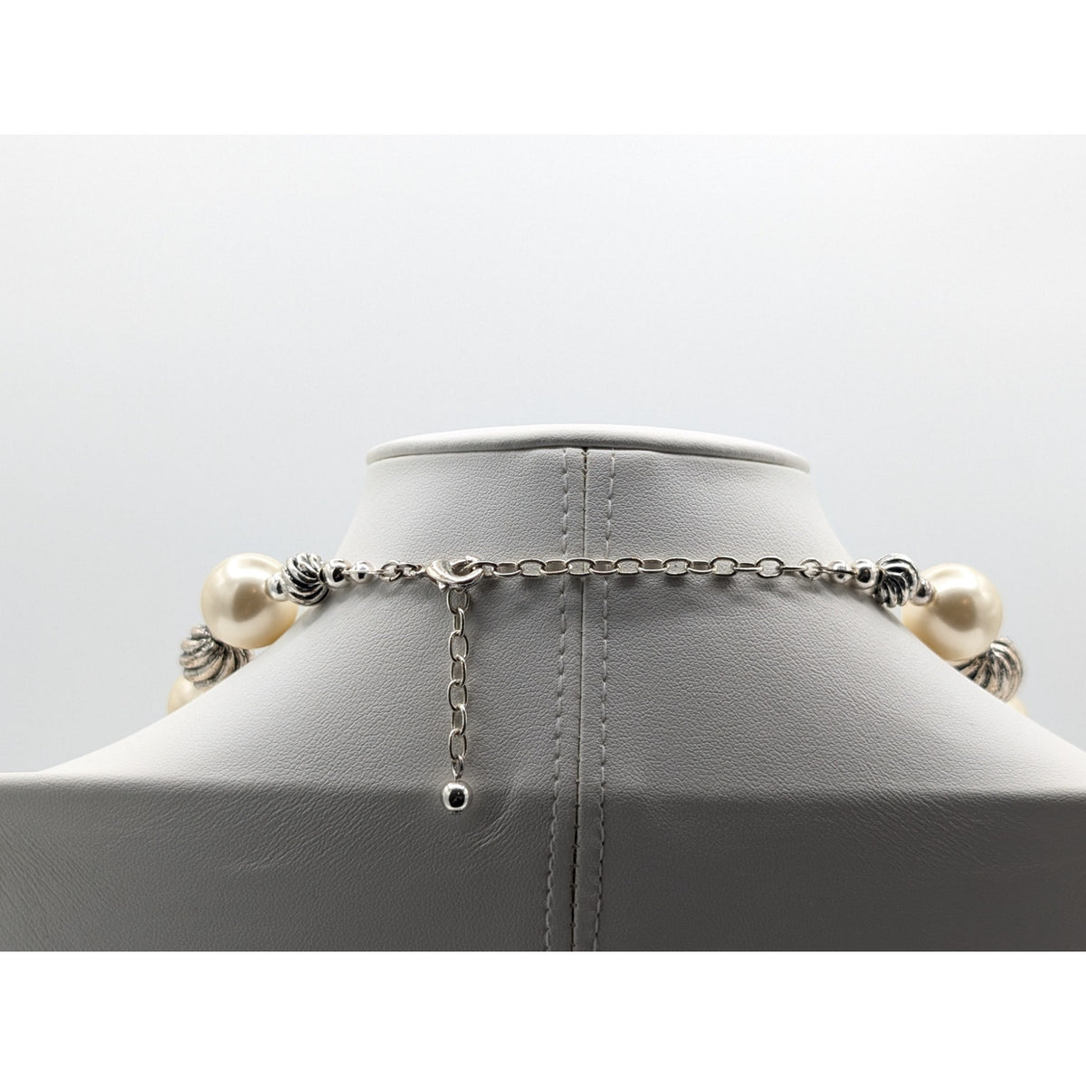 16mm Acrylic Faux Pearl Swirl Silver Tone Bead Choker 17.5"-20.5" Necklace