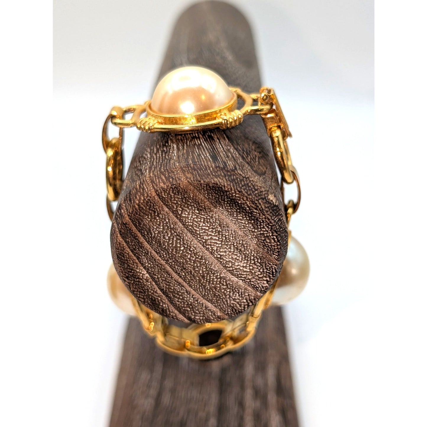 Vintage Three Large Mabe Faux Pearl Gold Tone Fold Over Clasp Chain Bracelet
