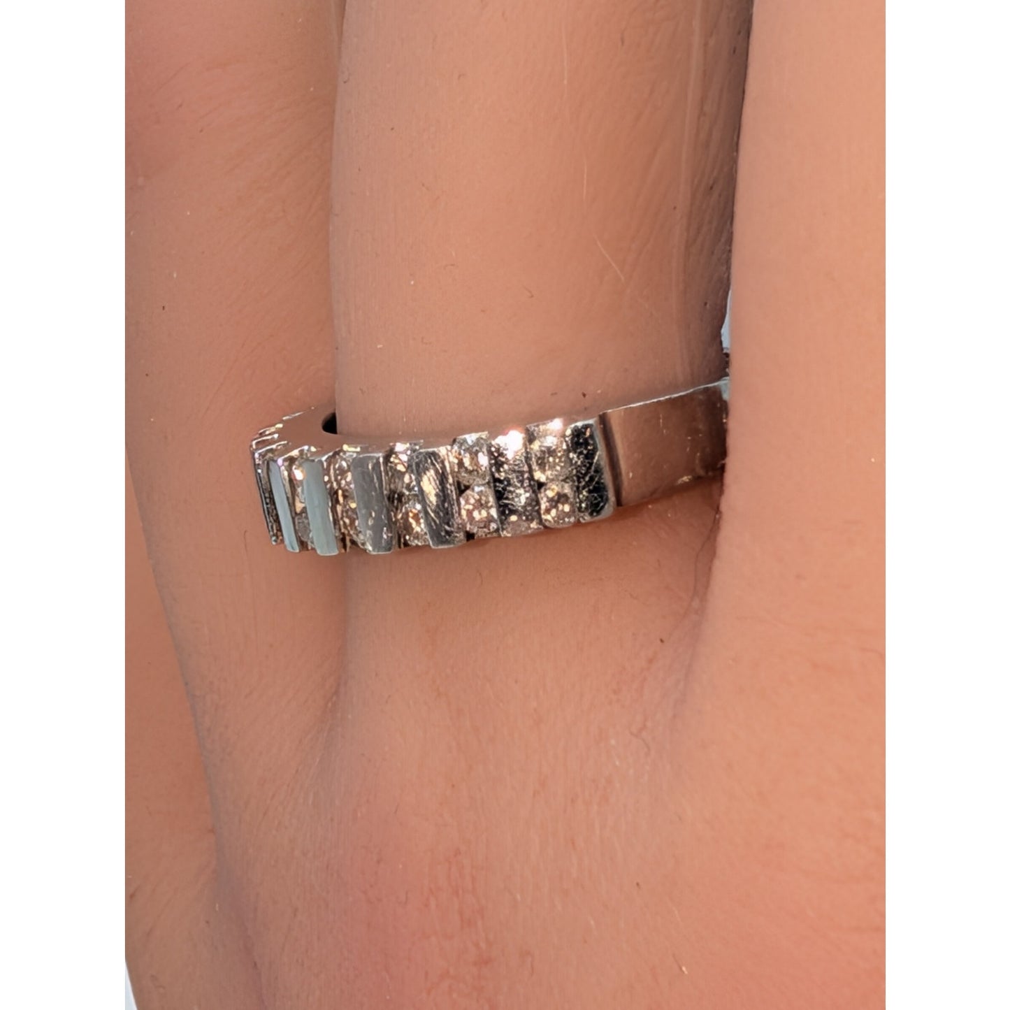 Vintage JCR 8.06g Platinum Two Row 18 Diamond Band Ring Size 7.5