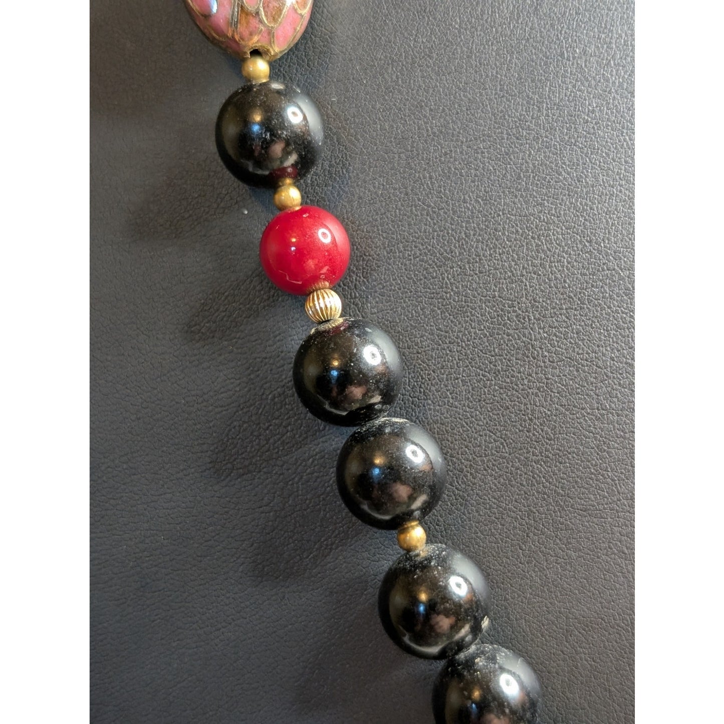 Vintage Black Burgundy Rose Stone Gold Tone Cloisonne Graduated Bead Necklace