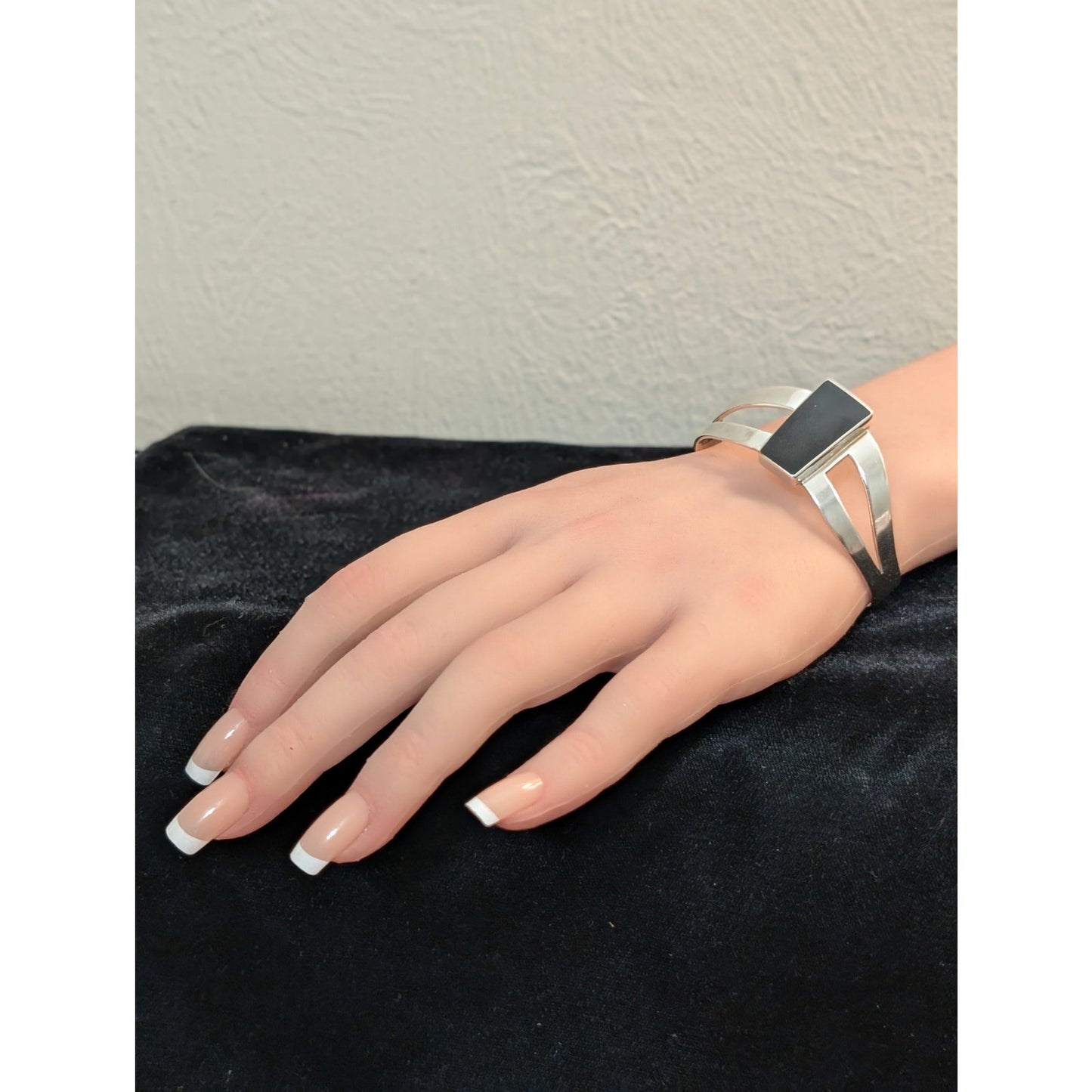 Taxco Mexico 925 Sterling Silver Black Onyx Modernist Split Band Cuff Bracelet