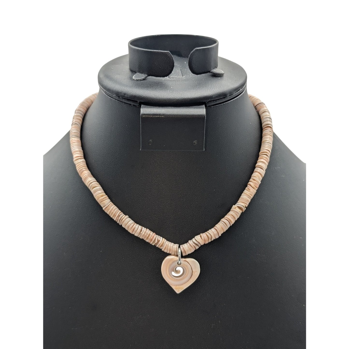 Vintage Cream Beige White Heishi Bead W/ Heart Shell Pendant 16" Choker Necklace