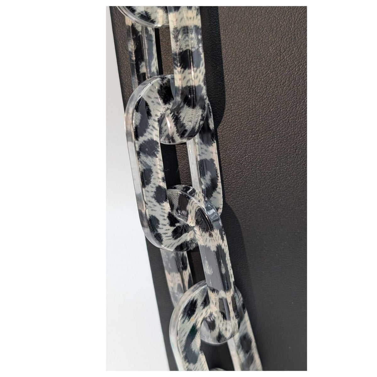 Zenzii Kelsey Gray Black Animal Print Chunky Resin Graduated Chain 36" Necklace